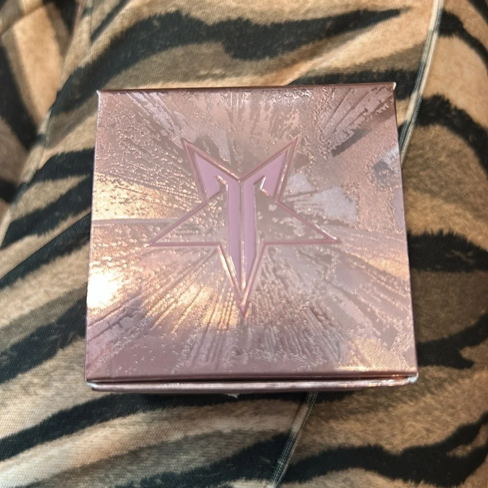 JEFFREE STAR COSMETICS Eye Gloss Powder Wyoming window, brown new in box